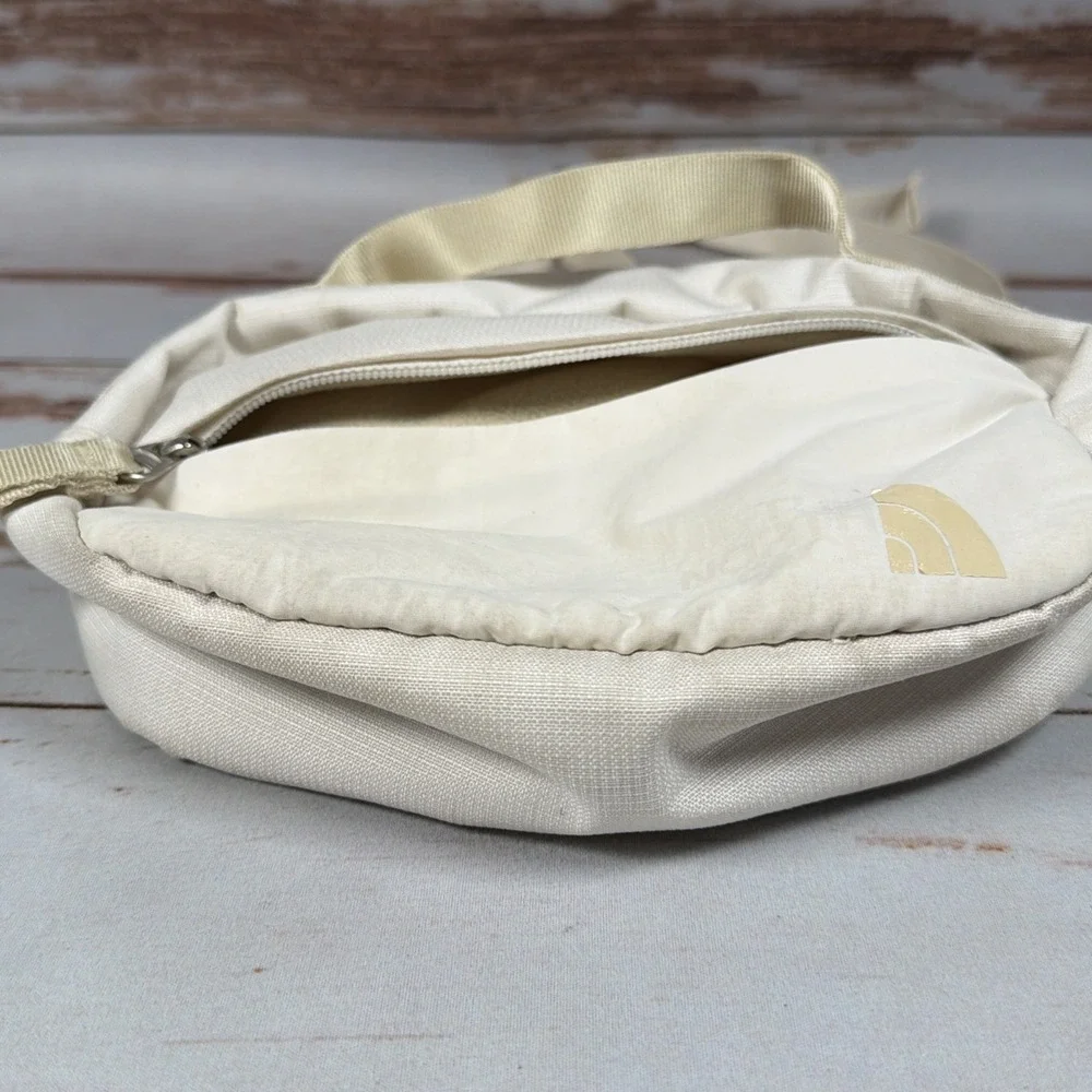 The North Face Womens Isabella Hip Pack Gardenia White Crossbody Waist Bag
